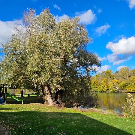 Sari Udvar Dunakiliti Buitenkant foto