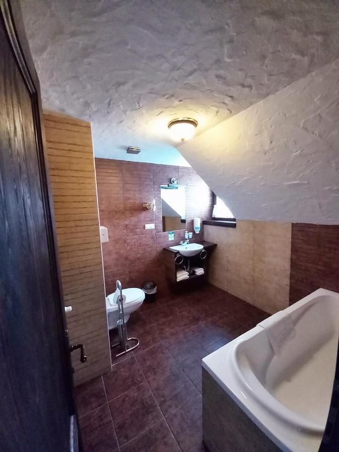 Sari Udvar Dunakiliti Buitenkant foto