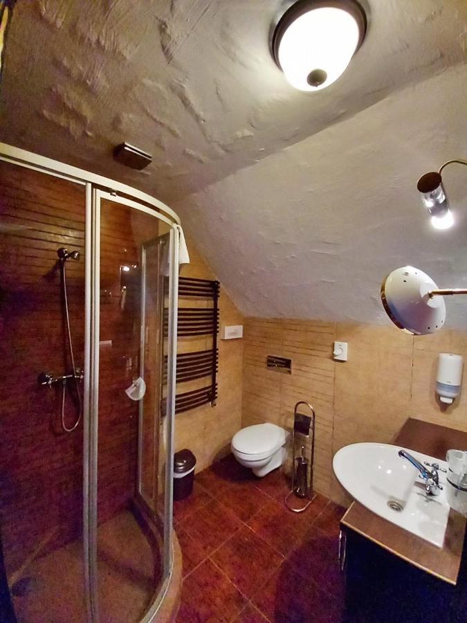 Sari Udvar Dunakiliti Buitenkant foto